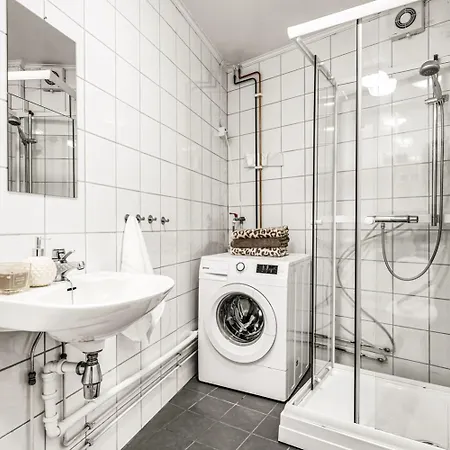 3-bedroom - Heart Of Center Apartment *
