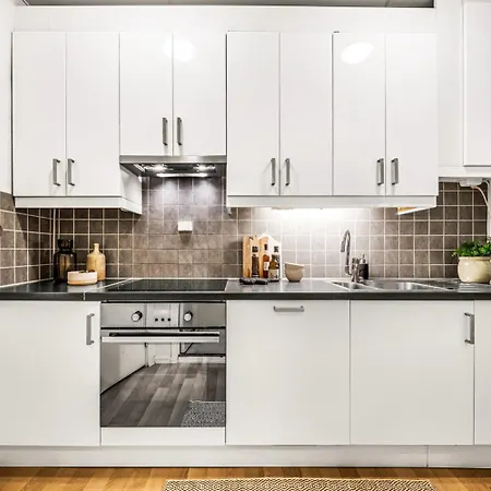 3-bedroom - Heart Of Center Apartment
